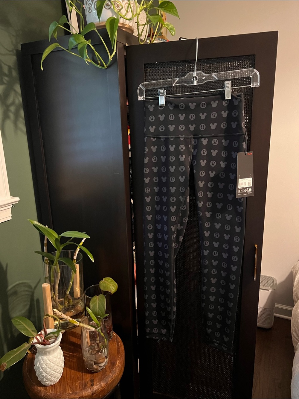 Lululemon WinderTrain high Rise 25”
Disney Edition